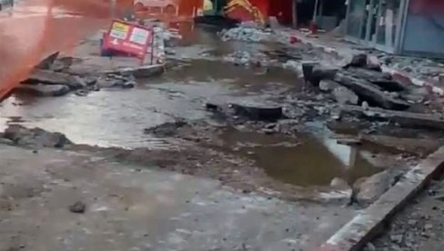 POPUCALE CEVI, ČESME SUVE: Havarije na mreži na uglu Kneza Miloša i Krunske, kao i u Severnom bulevaru