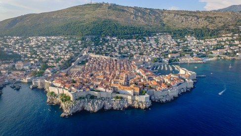 PITAO ME JESAM LI GEJ, PA MI RAZBIO VILICU Turista brutalno pretučen u Dubrovniku