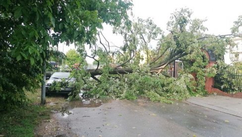 NEVREME U BANJALUCI: Poplavljene ulice, podrumi, garaže