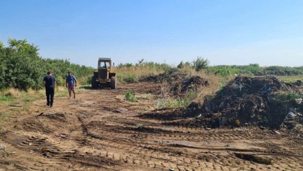 ПОЛАКО МЕЊАЈУ ЛОШЕ НАВИКЕ МЕШТАНА: Комуналци у Алибунару уклонили још једну дивљу депонију