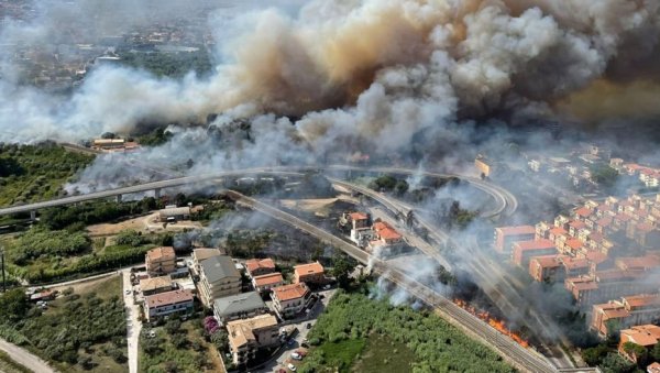 РАСПЛАМСАЛИ СЕ ПОЖАРИ У ИТАЛИЈИ: У више крајева Калабрије горе шумe