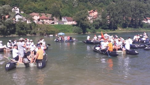 NIKO KAO LOZNIČANI: Petnaesta Drinska regata sa 1.000 plovila (FOTO)