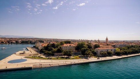 MUŠKARAC SKOČIO SA TRAJEKTA I POGINUO: Policija obavlja uviđaj