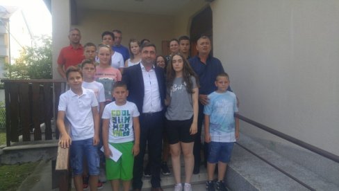 LEP GEST BIJELJINSKIH INSTITUCIJA: Obezbeđeno letovanje za decu ratnih-vojnih invalida LEP GEST BIJELJINSKIH INSTITUCIJA: Obezbeđeno letovanje za decu ratnih-vojnih invalida