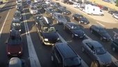 КОЛОНА ДУГА ДВА КИЛОМЕТРА: Путници чекају три сата на граници - велике гужве прелазу Батровци