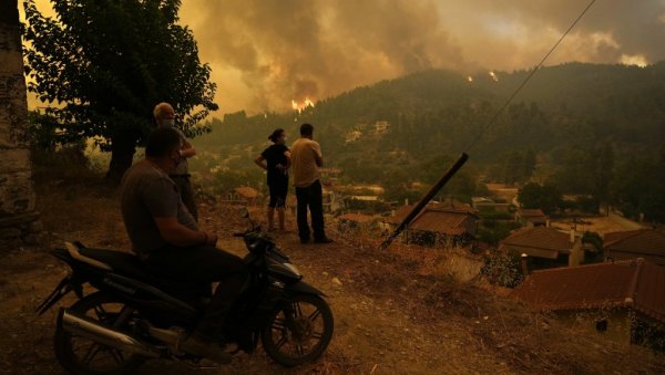 ЈОШ ЛОШИХ ВЕСТИ ИЗ ГРЧКЕ: Нови пожар на острву Евија, наложена евакуација становништва