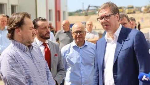 PREDAJA NIJE OPCIJA! Vučević sa Vučićem obišao kovid bolnicu u Novom Sadu - Mi ne čekamo, već smo reagovali na vreme (FOTO)