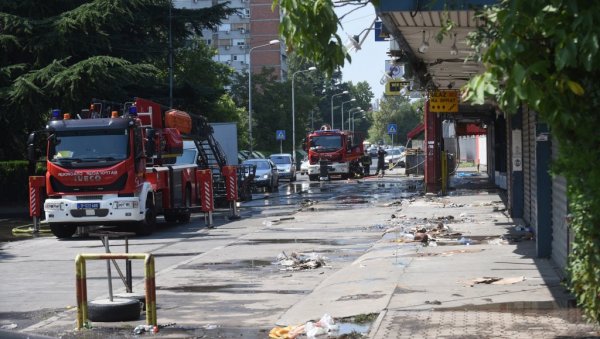 ВАТРОГАСЦИ И ДАЉЕ ДЕЖУРАЈУ У БЛОКУ 70: Велики опрез након стравичног пожара који је избио у четвртак (ФОТО/ВИДЕО)