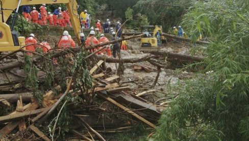 POPLAVE ODNELE ČETIRI ŽIVOTA: Japanci tragaju za nestalim sugrađanima - bujice vode izazvale klizišta