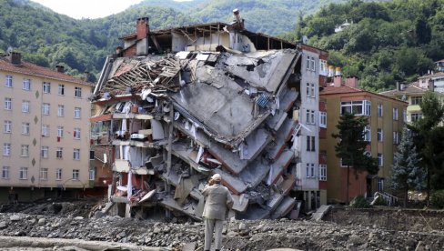 PRIZORI KATASTROFE U TURSKOJ: Najmanje 58 ljudi izgubilo živote u poplavama na severu zemlje (FOTO)