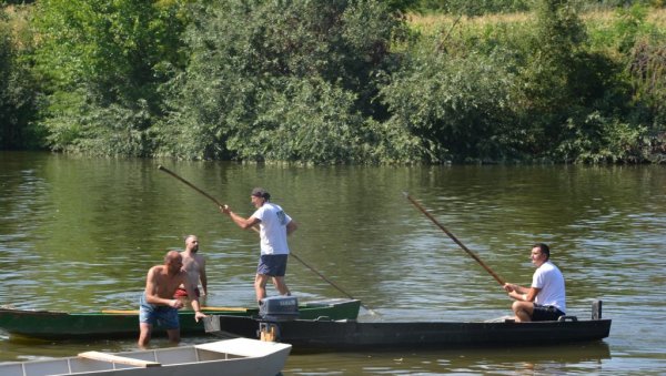 НА МОРАВЦУ СЛАВЕ РЕКУ: “Новости” на јединственој традиционалној манифестацији Трстеник на Морави протеклог викенда