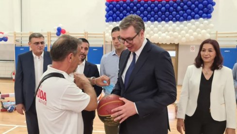 DA NAM SE DECA BAVE SPORTOM: Važna poruka predsednika Vučića - Naučite da pobeđujete i gubite