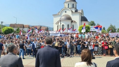 GRAĐANI UZ PREDSEDNIKA: Pogledajte kako je izgledao veličanstven doček za Vučića u Bajinoj Bašti (FOTO)