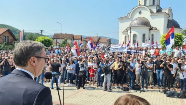 ДЕТЕТУ ПОЗЛИЛО У БАЈИНОЈ БАШТИ: Председник одмах прекинуо обраћање - Помозите!