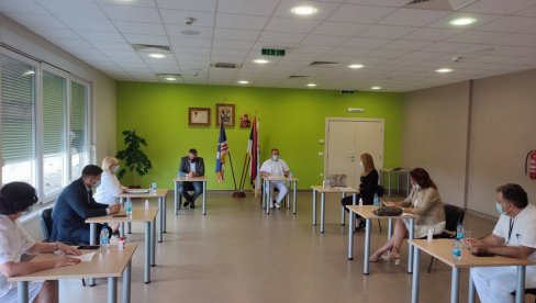 SVE BRŽE I LAKŠE: U Bijeljini počela priprema sistema E-beba SVE BRŽE I LAKŠE: U Bijeljini počela priprema sistema E-beba