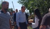 СВАКИ КРОВ НАД ГЛАВОМ НАМ ЈЕ СВЕТИЊА: Петар Петковић посетио домаћинства у Сливову и Грачаници којима је обезбеђена помоћ