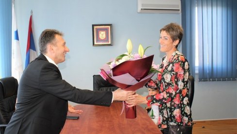 ДИВНО У ГРАДУ СПОРТА: Оливера Јевтић на пријему код начелника Угљевика Василија Перића ДИВНО У ГРАДУ СПОРТА: Оливера Јевтић на пријему код начелника Угљевика Василија Перића