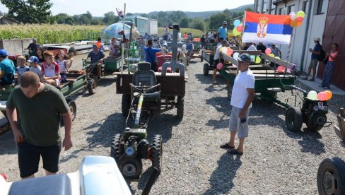 DEFILE MOĆNIH FREZA: LJubitelji motokultivatora u Progorelici