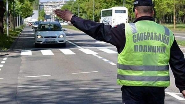 ВОЗИО ПИЈАН! Полиција у Лештанима искључила мушкарца из саобраћаја