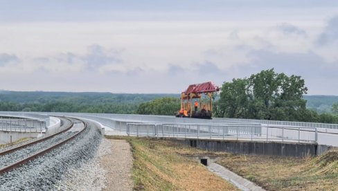 ХРВАТИ ПРУГУ ГРАДЕ ВИШЕ ОД 10 ГОДИНА: Србија пре рока завршила радова, а код комшија то траје много дуже