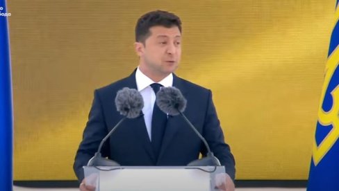 ZELENSKI PLAKAO NA DAN NEZAVISNOSTI: „Zajedno smo jaki, Rusi i Ukrajinci treba da budu porodica“ (VIDEO)