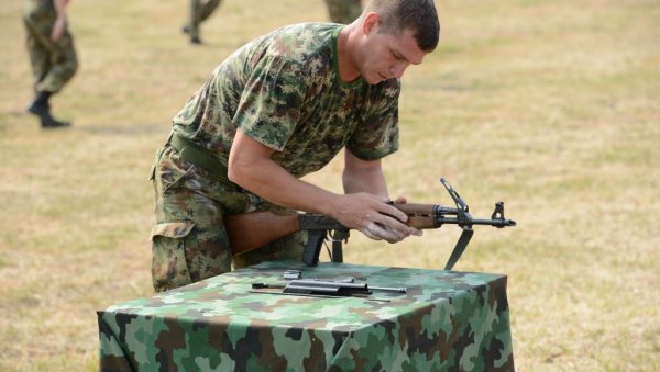 ПРИКАЗ НАОРУЖАЊА И ВОЈНЕ ОПРЕМЕ 15. СЕПТЕМБРА НА УШЋУ: Посебна организација за Дан српског јединства, слободе и националне заставе