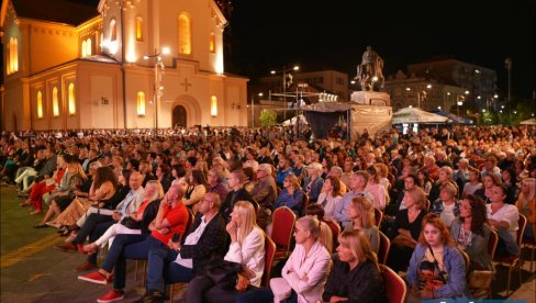 EKSPERIMENT MOŽE DA POČNE: Večeras koncert Zrenjaninske filharmonije - Izvode Abu i Metaliku