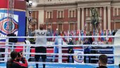 BEOGRAD JE DANAS PRESTONICA BOKSA: Spektakl na Trgu republike, legendarni Roj DŽons održao trening za pamćenje (FOTO) (VIDEO)