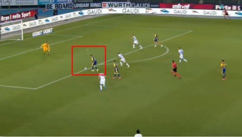 MAJSTORIJA SRBINA PROTIV ŠAMPIONA : Bivši fudbaler Zvezde iskoristio veliku grešku Handanoviča (VIDEO) MAJSTORIJA SRBINA PROTIV ŠAMPIONA : Bivši fudbaler Zvezde iskoristio veliku grešku Handanoviča (VIDEO)