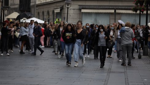 HAOS U CENTRU BEOGRADA: Turski glumac napravio pometnju, čekao ga veliki broj građana (FOTO/VIDEO)