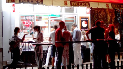 ПОТВРЂЕНО ОД СТРАНЕ ЕУ: Почев од августа 2026. биће обавезно уклонити кесице кечапа, мајонеза, соли и уља из ресторана