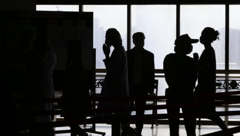 GRUPNI SEKS U KOVID BOLNICI: Vojska izvršila pretres posle dojava o tuči i zloupotrebi droga GRUPNI SEKS U KOVID BOLNICI: Vojska izvršila pretres posle dojava o tuči i zloupotrebi droga