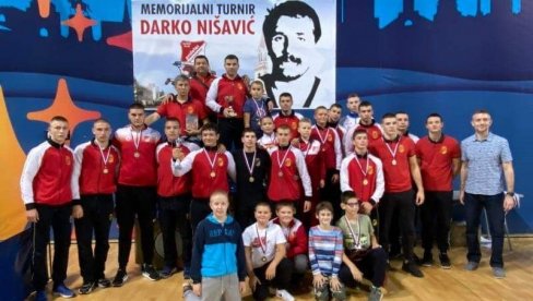 ŠAMPIONSKIM STOPAMA: Mladi rvači Proletera na memorijalu Darko Nišavić ŠAMPIONSKIM STOPAMA: Mladi rvači Proletera na memorijalu Darko Nišavić