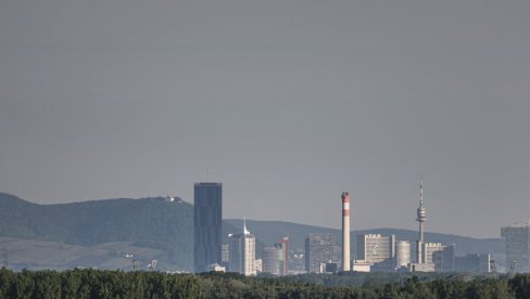 EVO ZAŠTO JE EVAKUISAN AERODROM U BEČU: Baba u roze papučama umalo zaustavila Srbe da polete!