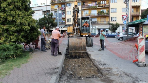 РЕГУЛАЦИЈА ДРЕНАЖЕ АТМОСФЕРСКИХ ВОДА: Реконструкцијом општинског дворишта чувају архивски грађу