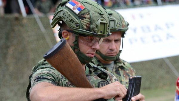 СРПСКИ ВОЈНИ ПОЛИЦАЈЦИ НАЈБОЉЕ ПУЦАЈУ: Припадници Војске Србије воде после друге фазе „Чувара реда“