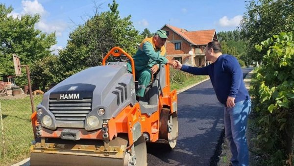 АСФАЛТИРАН ПУТ У УРОВЦИМА: Завршена обнова улице у обреновачком насељу