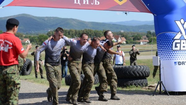 СРПСКИ ВОЈНИЦИ БЕЗ ПРЕМЦА: Завршница међународног такмичења војнополицијских јединица  Чувар реда у Краљеву (ФОТО)