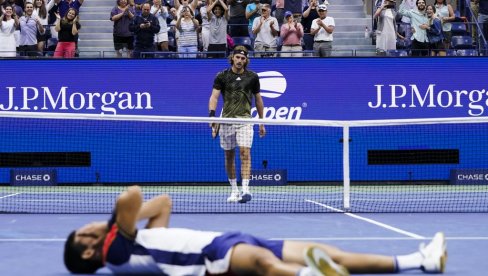 ŠOK U NJUJORKU: Novi Nadal eliminisao Stefanosa Cicipasa!