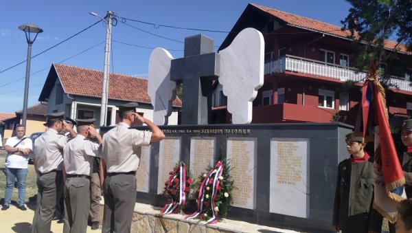 СВЕЧАНО ОТКРИВЕН СПОМЕНИК КОД ПАРАЋИНА: Мештани Буљана се одужили палим ратницима од 1912. до 1918. године (ФОТО)