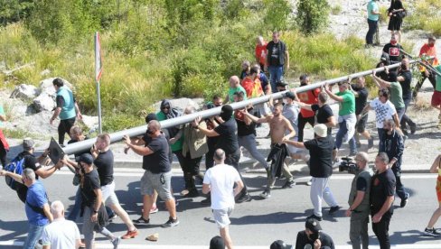 KOMITE RUŠE BANDERE: Izbila tuča na Cetinju! (VIDEO)