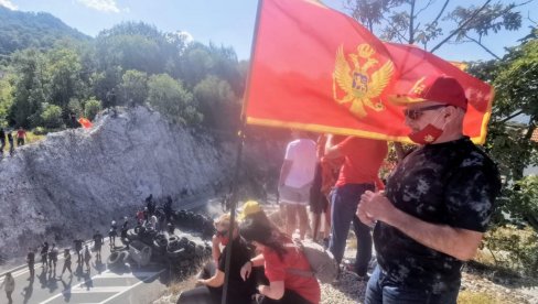 MILO STOJI IZA NEREDA PRED USTOLIČENJE: Joanikije - Helikopter pripada narodu, došao sam na svoje, Bogom određeno mesto