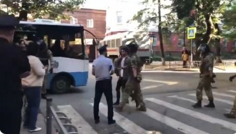 SILOM IH UGURALI U AUTOBUSE I PRETUKLI? Rusi na Krimu uhapsili 50 Tatara, Ukrajina traži njihovo oslobađanje (VIDEO)