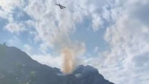 POŽAR NA SVETOJ GORI: Sa vatrom se bori 39 vatrogasaca, 11 vozila, dva aviona i dva helikoptera (VIDEO)