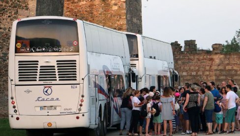 EKSKURZIJA ZA JEDNOG ĐAKA KAO KRAĆI ODMOR ZA PORODICU: U sezoni školskih putovanja roditelji se gvataju za glavu od cena