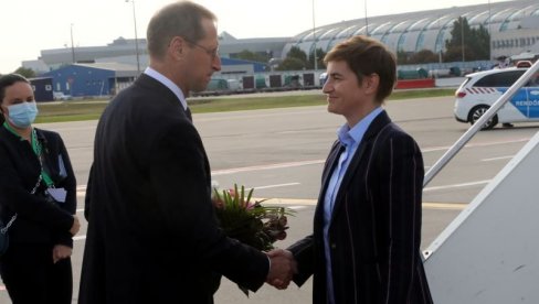 PREMIJERKA I MINISTRI U MAĐARSKOJ: Sutra zajednička sednica Vlada dve države i potpisivanje važnih sporazuma (FOTO)