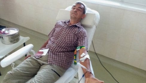 КРВ ДАЈЕ ТРИ ДЕЦЕНИЈЕ: Хумани Лаповчанин 66 пута помогао болеснима и повређенима КРВ ДАЈЕ ТРИ ДЕЦЕНИЈЕ: Хумани Лаповчанин 66 пута помогао болеснима и повређенима