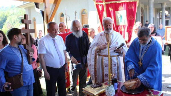 РУСКИ СВЕТАЦ И НАШ СВЕТАЦ: Слава манастира Светог Александра Невског у Угљевику