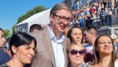 VUČIĆ ODUŠEVLJEN NAKON POSETE KRALJEVU: Ne postoji lepši osećaj nego biti sa ljudima u našoj lepoj Srbiji (FOTO)