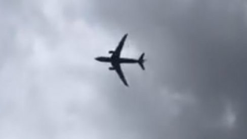 ХАОС НА ЛЕТУ! Авион принудно слетео након судара са птицом ХАОС НА ЛЕТУ! Авион принудно слетео након судара са птицом